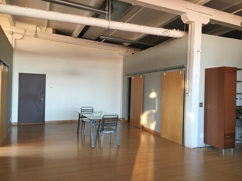 More Photos Of 1240 N Homan Ave, Chicago Light Distribution For Lease