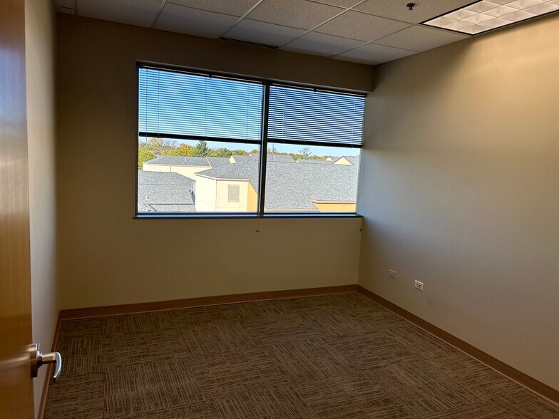 More Photos Of 770 Lake Cook Rd, Deerfield Office For Lease