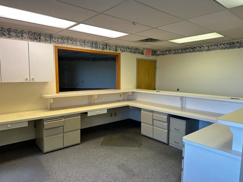 More Photos Of 1555 S Byrne Rd, Toledo Office For Sale