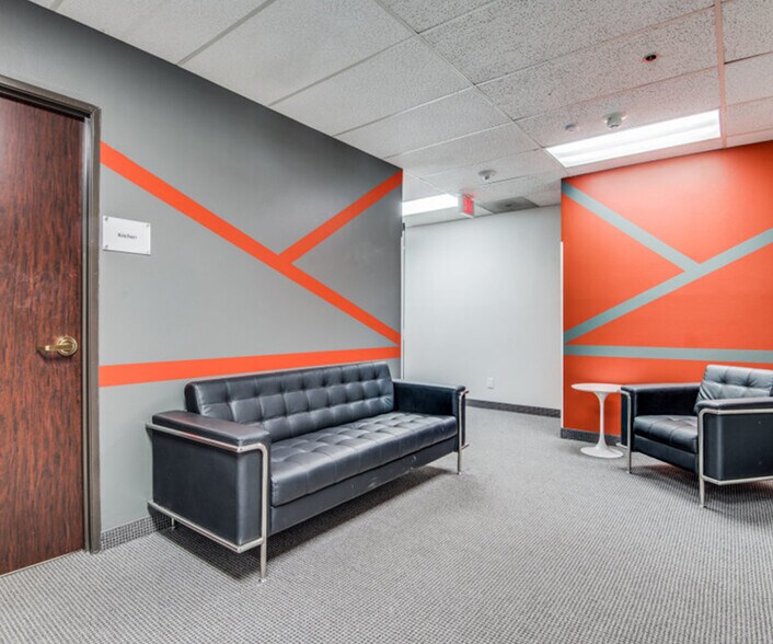 More Photos Of 1801 N Hampton Rd, DeSoto Office For Lease