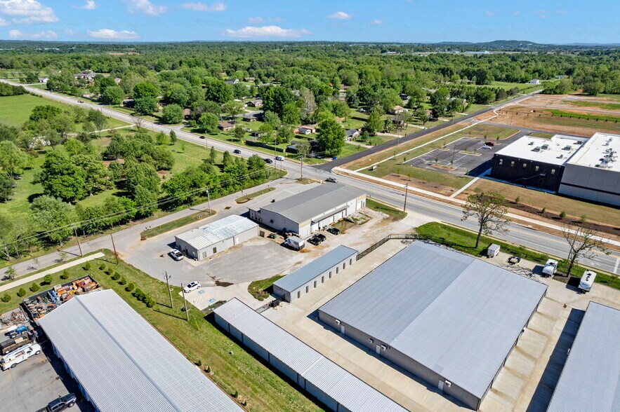 More Photos Of 4104 S Honeysuckle Ln, Rogers Warehouse For Lease