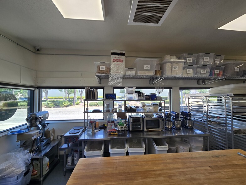 More Photos Of 922 W West Covina Pky, West Covina Storefront Retail Office For Lease