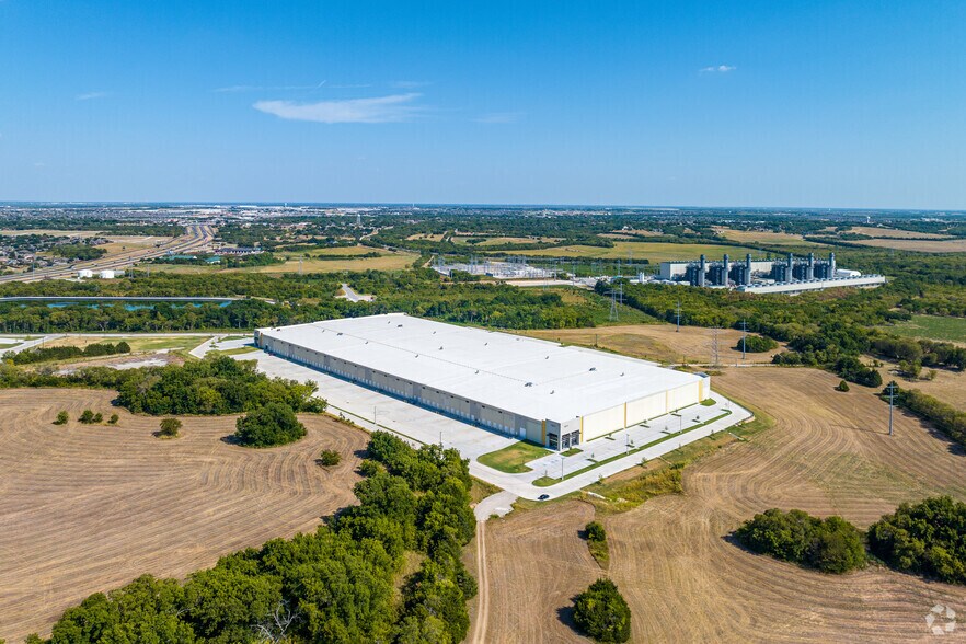 More Photos Of 13871 US HWY 80, Forney Distribution For Lease