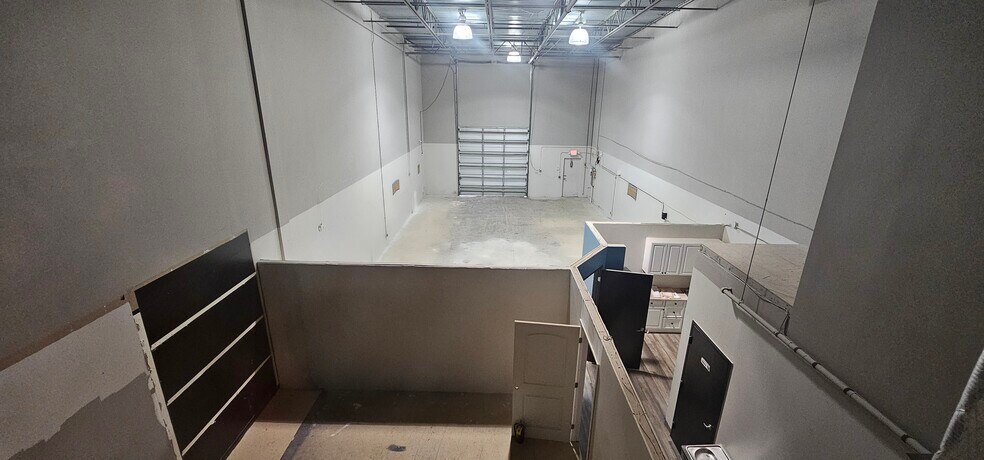 More Photos Of 10501 S Orange Ave, Orlando Light Manufacturing For Sale