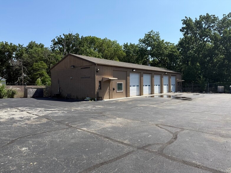 More Photos Of 11413 Hickman Mills Dr, Kansas City Industrial For Lease