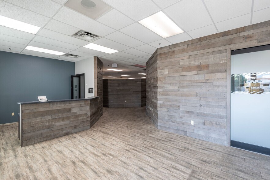 More Photos Of 2250 W Peoria Ave, Phoenix Manufacturing For Lease