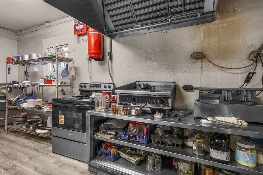 More Photos Of 2550 Parks Mill Rd, Buckhead Morgan Service Station For Sale