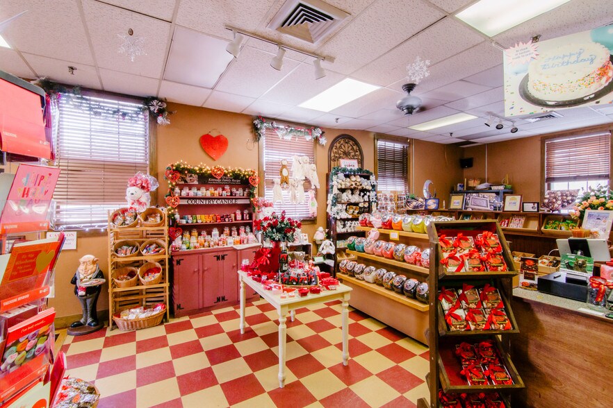 More Photos Of 43 Grove St, Peterborough Freestanding For Sale