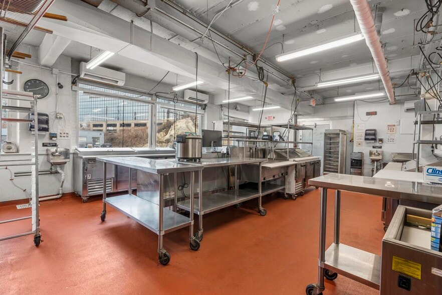More Photos Of 207 Greenwich Ave, Stamford Showroom For Sale