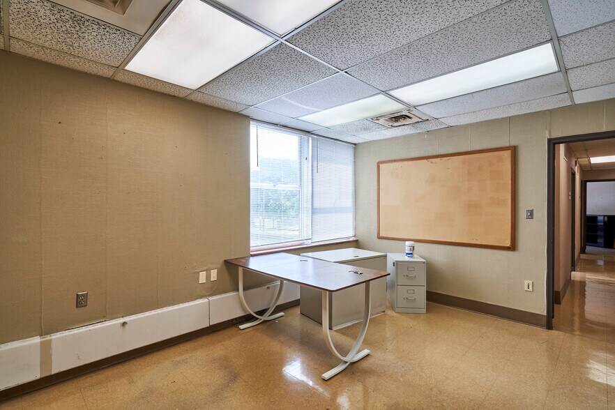 More Photos Of 640 W Market St, Akron Office For Sale