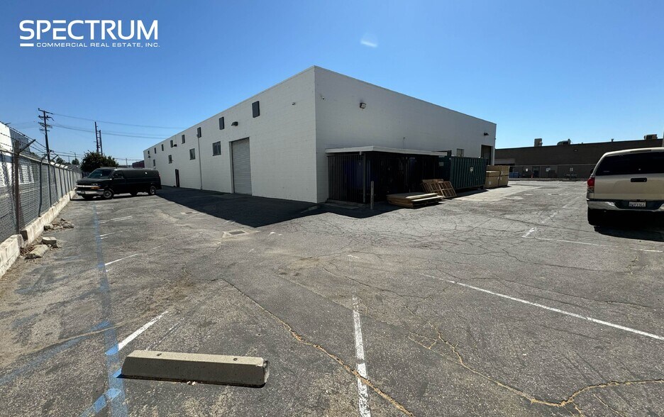 More Photos Of 9637-9649 Owensmouth Ave, Chatsworth Warehouse For Lease