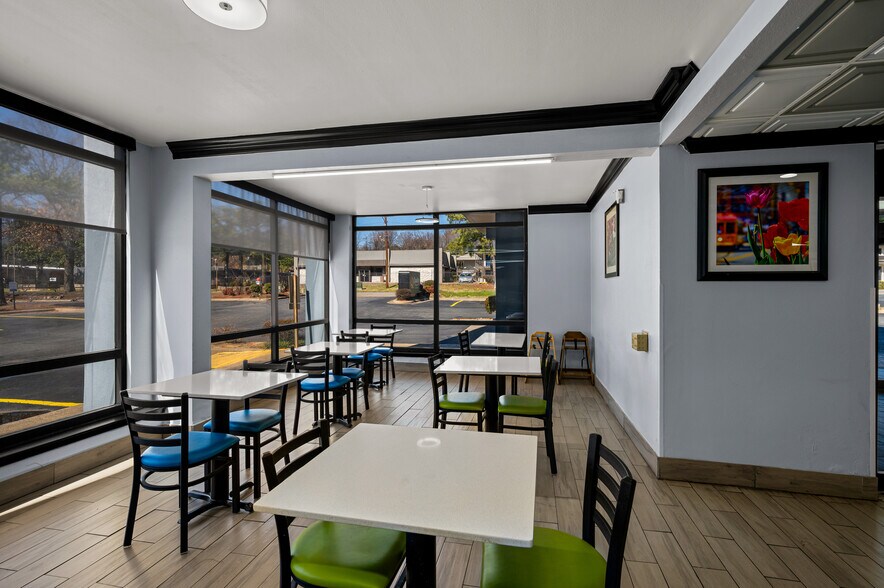 More Photos Of 500 W 29th St, North Little Rock Hotel For Sale