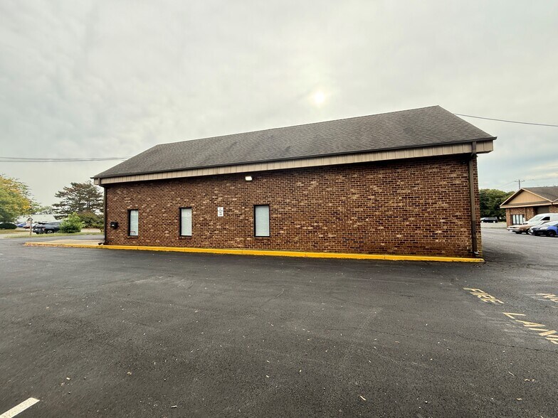 More Photos Of 8635-8649 Phoenix Dr, Manassas Industrial For Sale