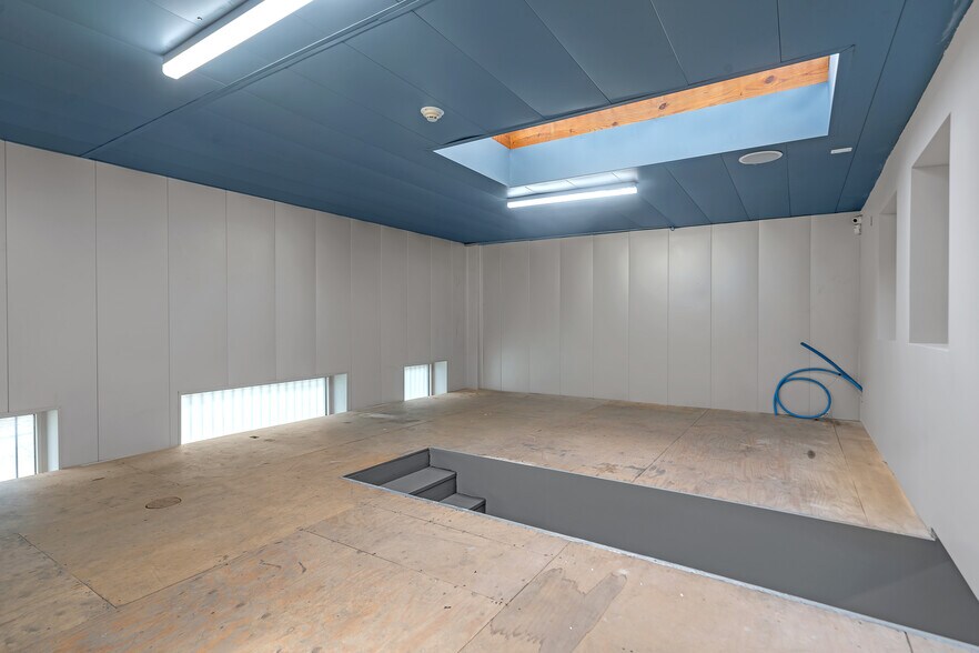 More Photos Of 3114 Tonnelle Ave, North Bergen Showroom For Lease