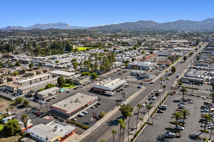 More Photos Of 1090 E Main St, El Cajon Freestanding For Lease