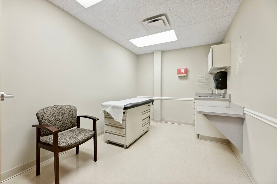 More Photos Of 9403 Kenwood Rd, Blue Ash Medical For Lease