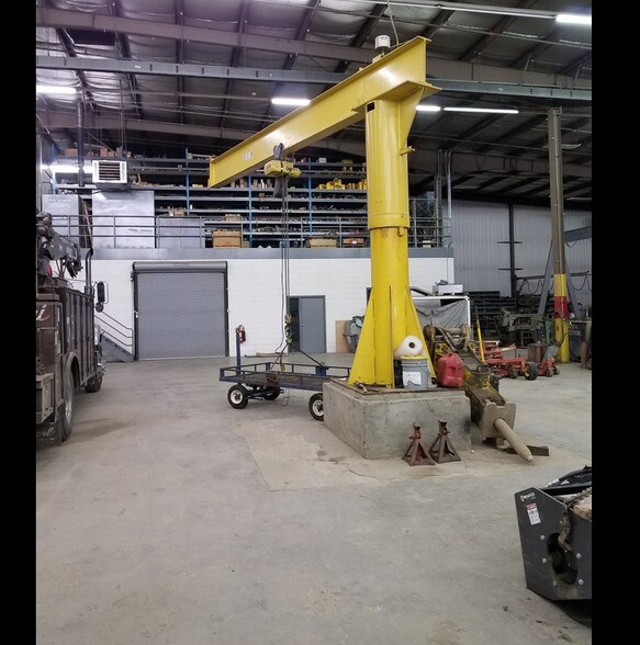 More Photos Of 1326 Industrial Dr, Lake in the Hills Distribution For Sale