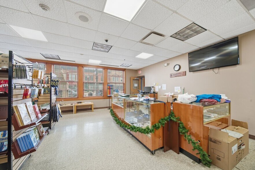 More Photos Of 921 S State St, Lockport Office For Sale