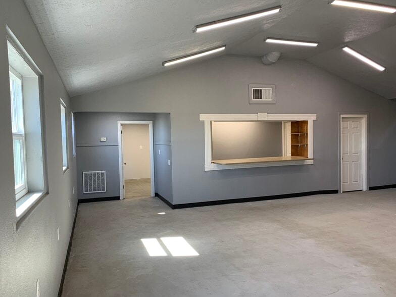 More Photos Of 625-661 Pacific Hwy, Rickreall Industrial For Sale