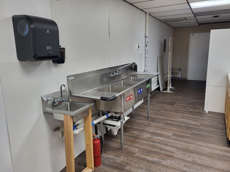 More Photos Of 1035 E Interstate Ave, Bismarck General Retail For Lease