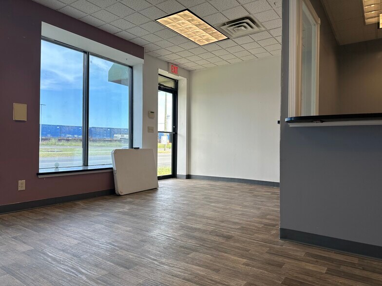 More Photos Of 733-759 Memorial Ave, West Springfield Showroom For Sale