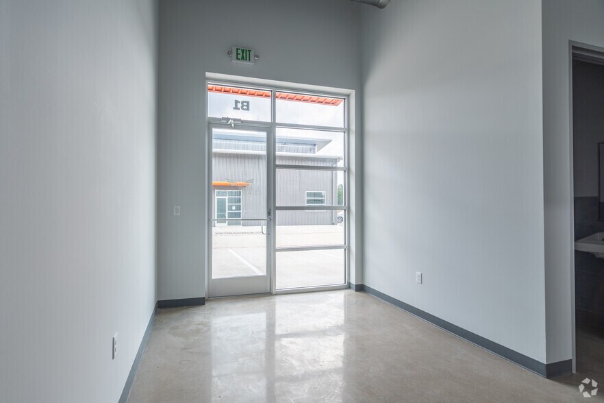 More Photos Of 3340 Spring Stuebner, Spring Unknown For Lease