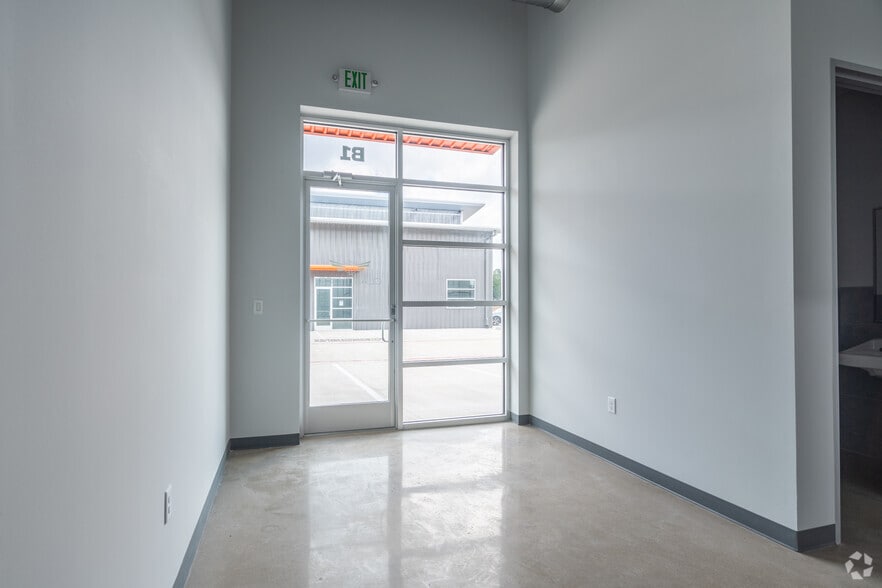 More Photos Of 3340 Spring Stuebner, Spring Unknown For Lease