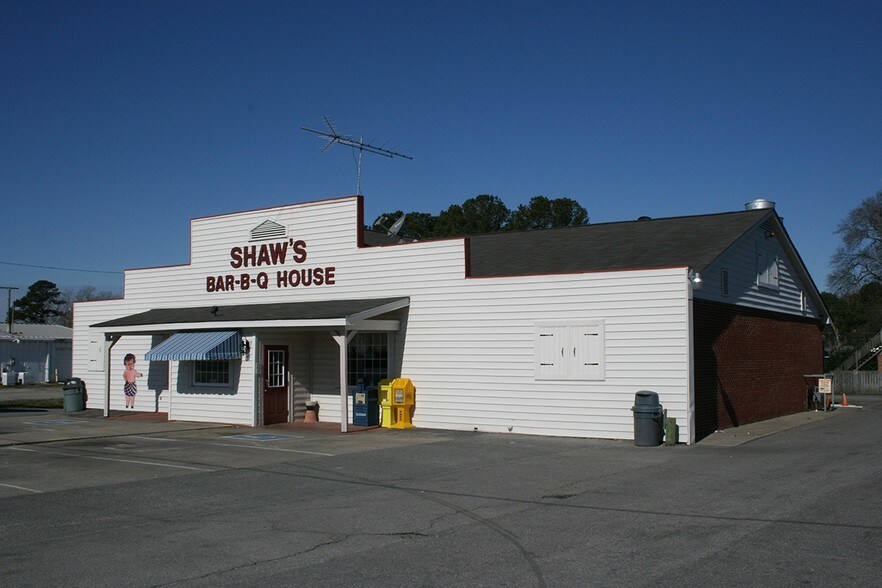 More Photos Of 202 West Blvd, Williamston Restaurant For Sale