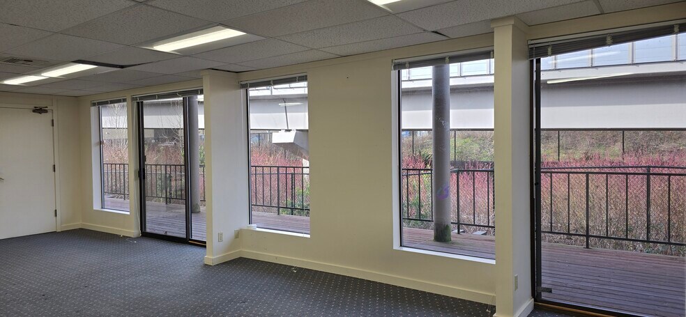 More Photos Of 9 Lake Bellevue Dr, Bellevue Office For Sale