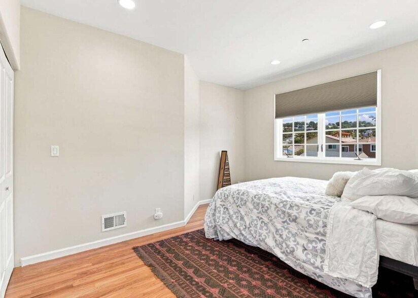 More Photos Of 2340 Palmetto Ave, Pacifica General Retail For Sale