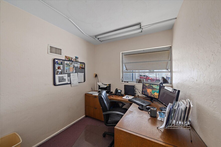 More Photos Of 4242 McIntosh Ln, Sarasota Storefront Retail Office For Sale