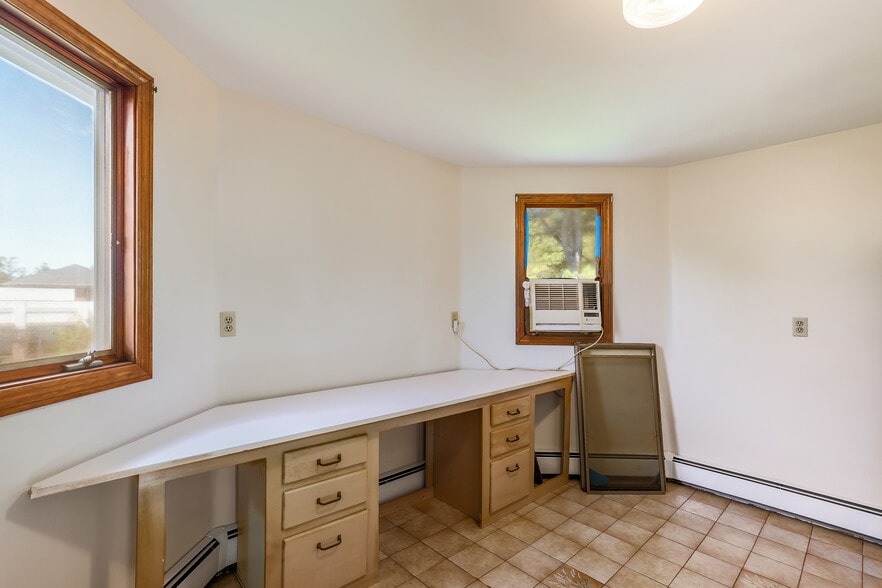 More Photos Of 199 Main St, Shrewsbury Specialty For Sale