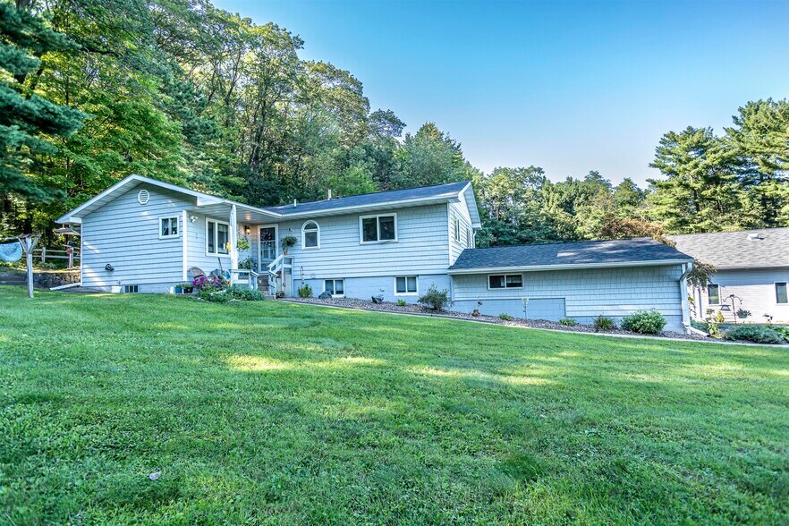 More Photos Of N9581 US Highway 12, Merrillan Restaurant For Sale