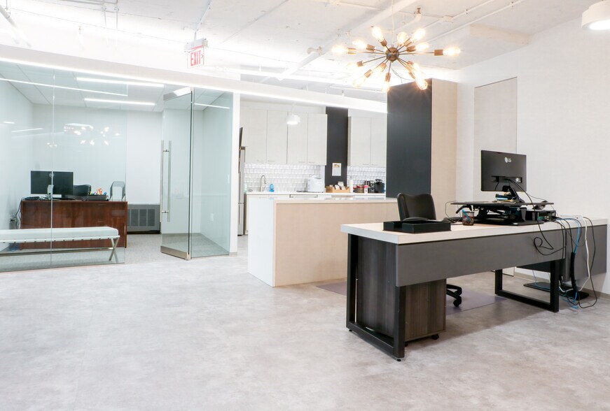 More Photos Of 1015 18th St NW, Washington Office For Lease
