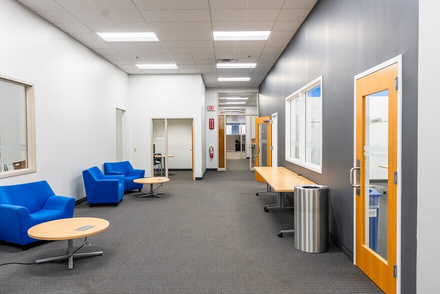 More Photos Of 6900 W 110th St, Bloomington Office For Lease