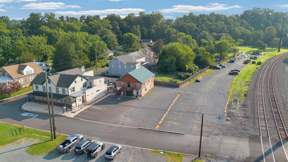 More Photos Of 36 Railroad St, Linfield Restaurant For Sale