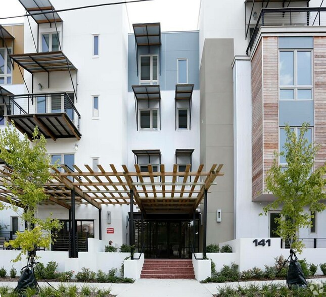 More Photos Of 141 Napoleon St, Baton Rouge Multifamily For Sale