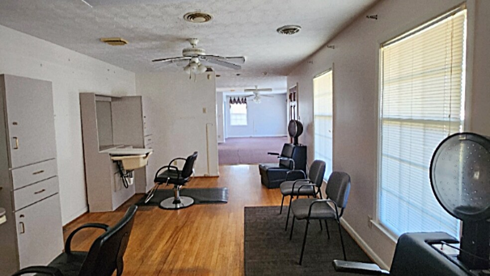 More Photos Of 7117 Raeford Rd, Fayetteville Freestanding For Lease