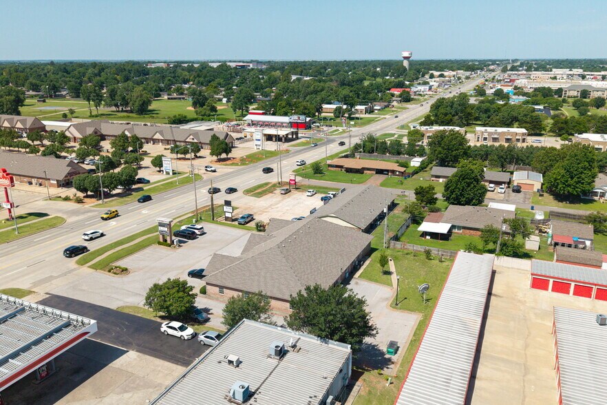 More Photos Of 543 E Ok-152, Mustang Office For Sale
