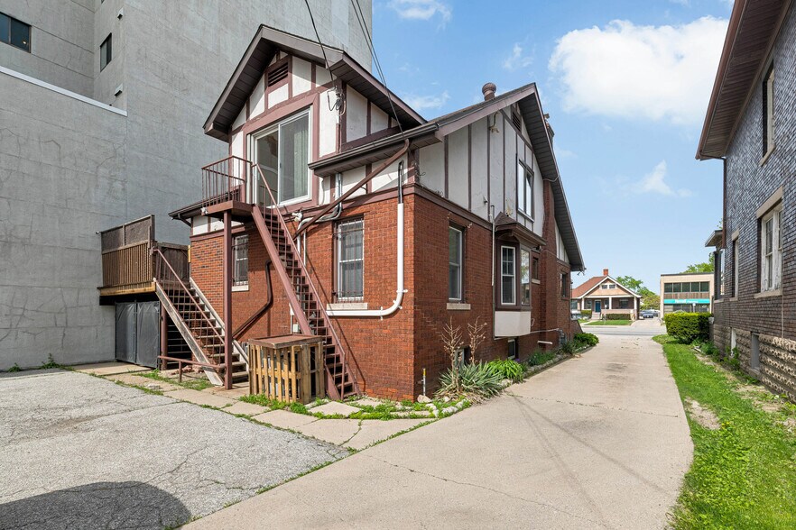 More Photos Of 1451 Ouellette Av, Windsor Office Residential For Sale