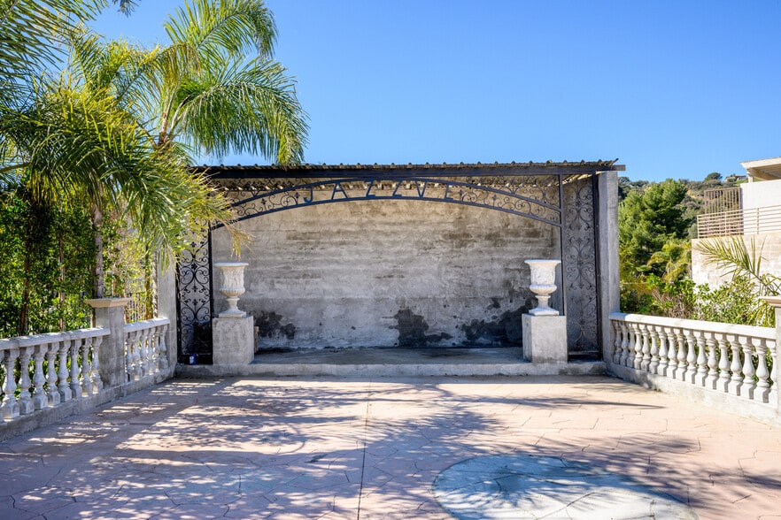 More Photos Of 6500 Foothill Blvd, Tujunga Restaurant For Sale