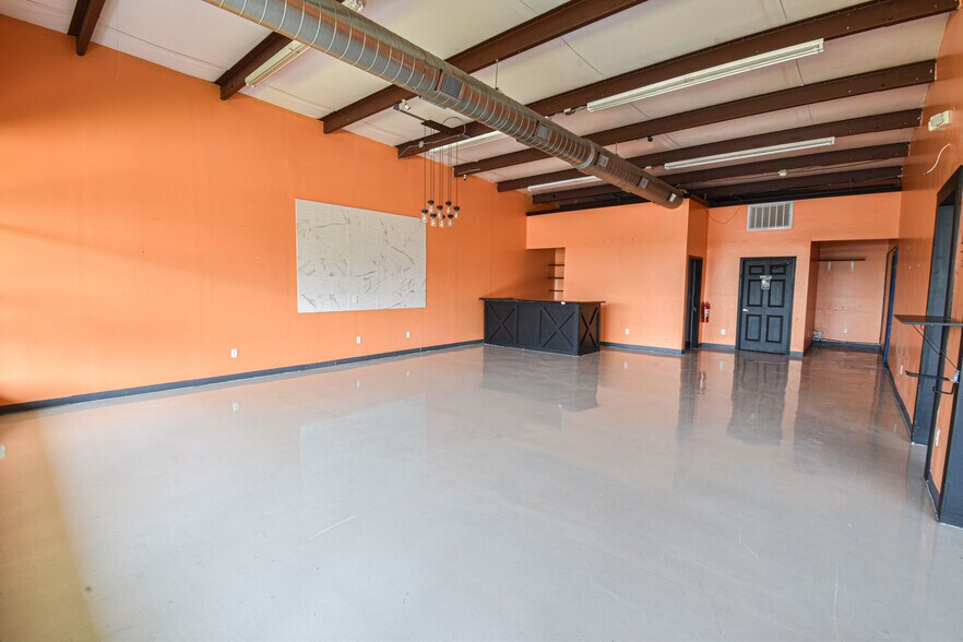 More Photos Of 4550 Station Cir, Northport Freestanding For Lease
