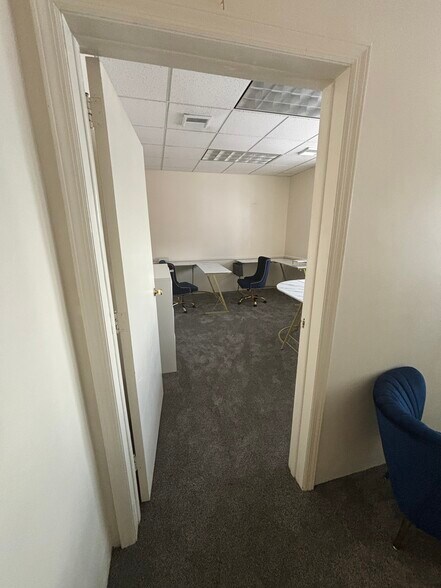 More Photos Of 220 Old Country Rd, Mineola Office For Lease