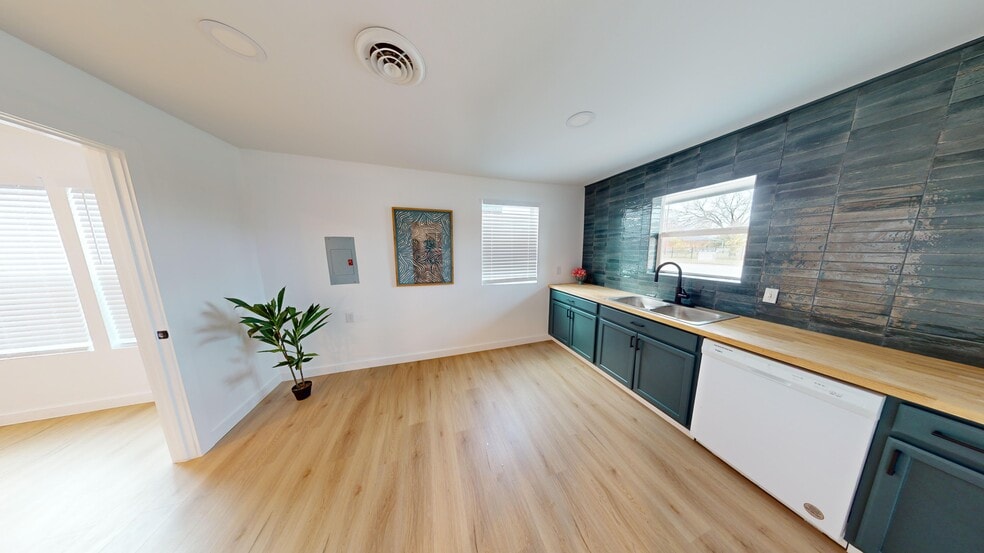 More Photos Of 4311 S 1st St, Austin Office For Sale