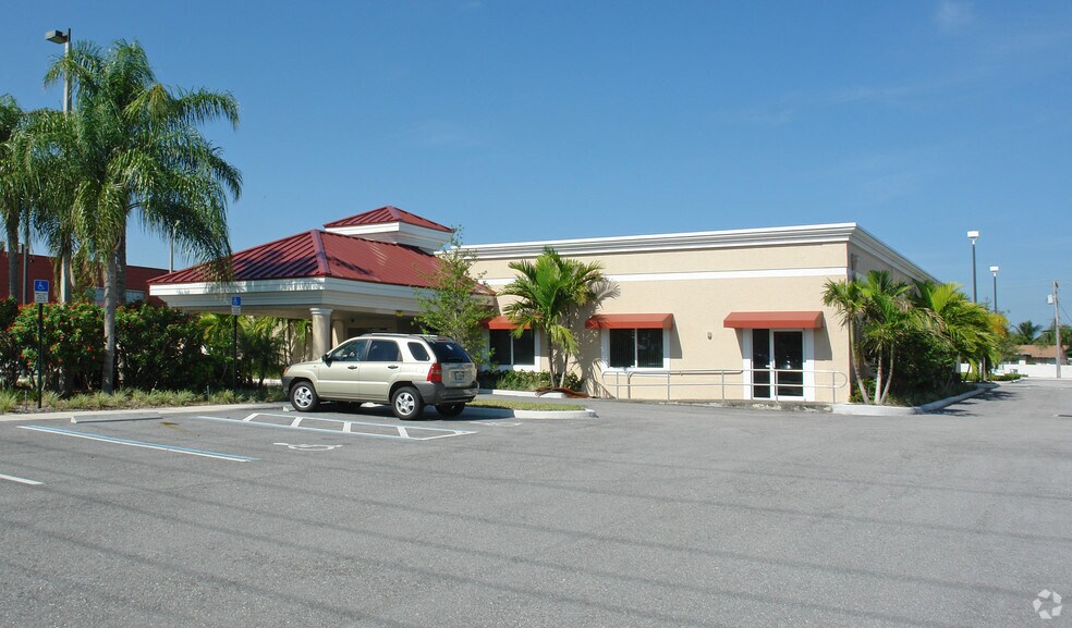 More Photos Of 733 Us-1, North Palm Beach Medical For Sale