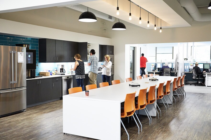 More Photos Of 400 Holiday Dr, Pittsburgh Office For Sale