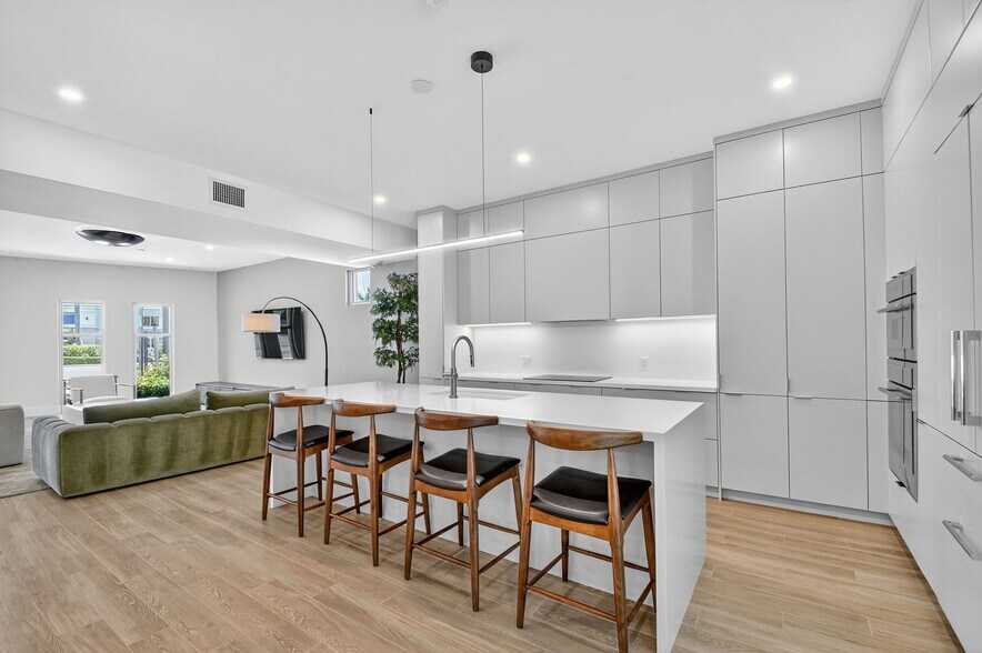 More Photos Of 3705 N Federal Hwy, Delray Beach Medical For Sale