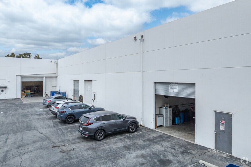 More Photos Of 10400 Pioneer Blvd, Santa Fe Springs Light Manufacturing For Lease