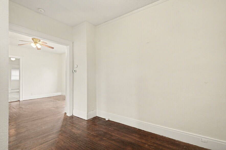 More Photos Of 1830 Woodlawn Ave, Middletown Specialty For Sale