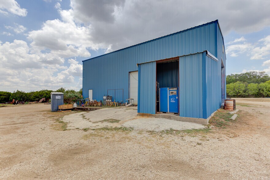 More Photos Of 9425 Schoenthal Rd, New Braunfels Warehouse For Sale